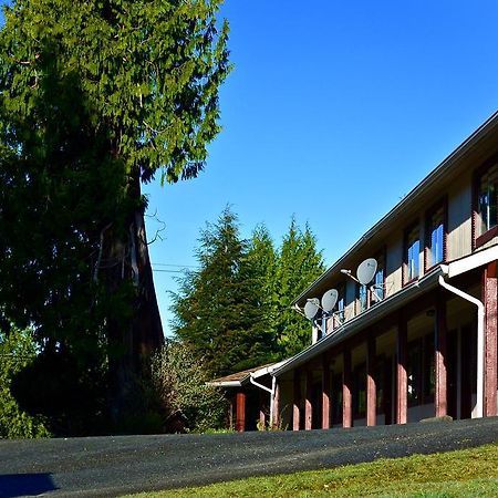 Salmon Beach The Bamfield Motel מראה חיצוני תמונה