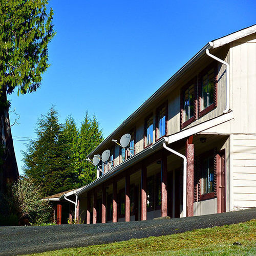 Salmon Beach The Bamfield Motel מראה חיצוני תמונה